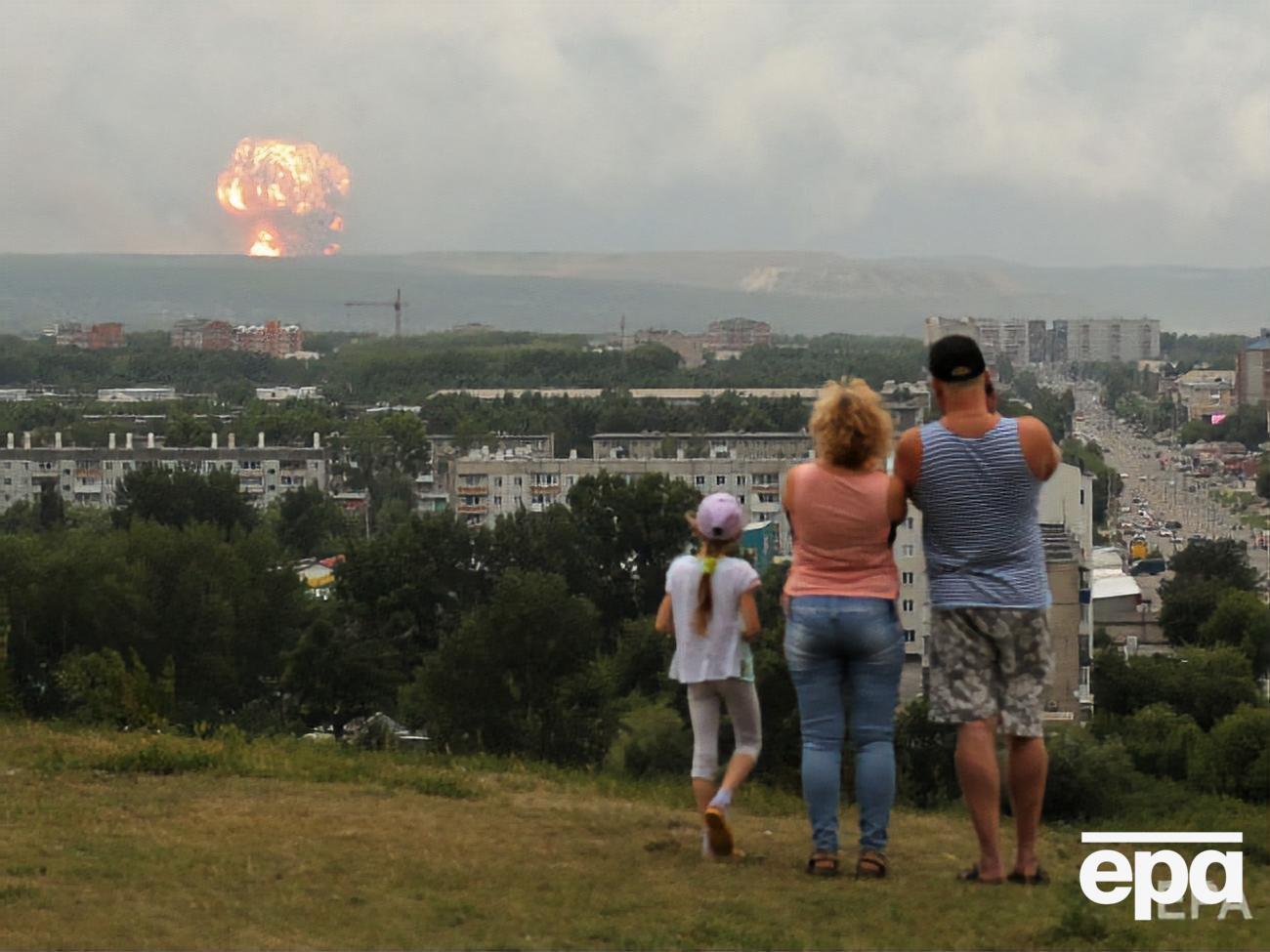 Жителі Ачинська кілька днів спостерігали за вибухами на складах боєприпасів