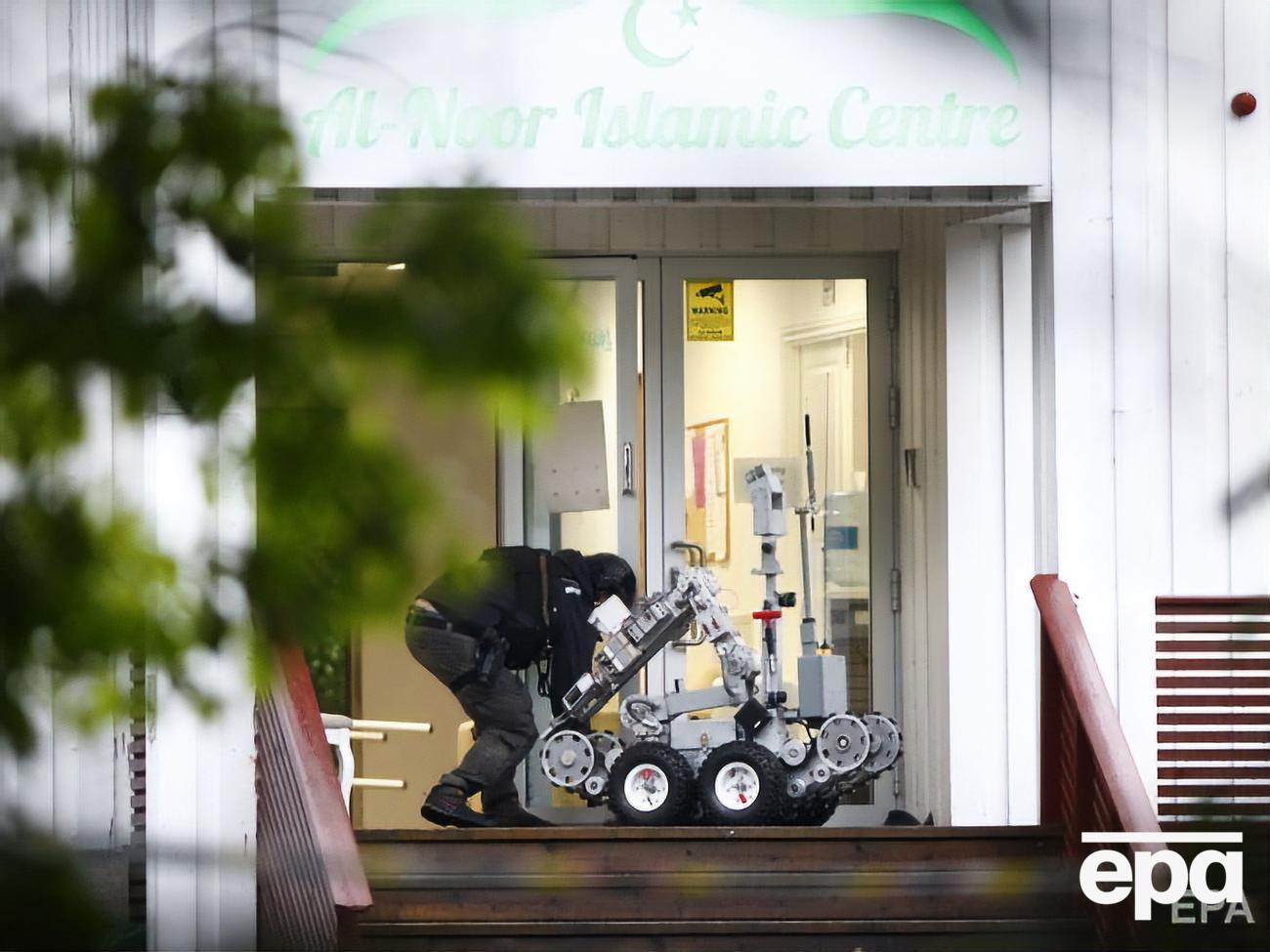 При нападении на мечеть пострадал один человек