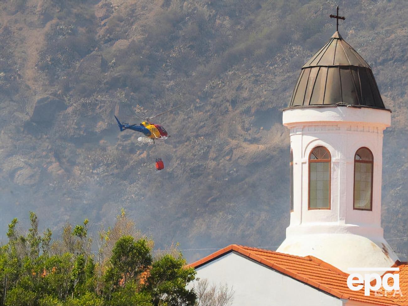 В тушении задействованы 10 единиц авиации