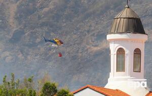 В тушении задействованы 10 единиц авиации