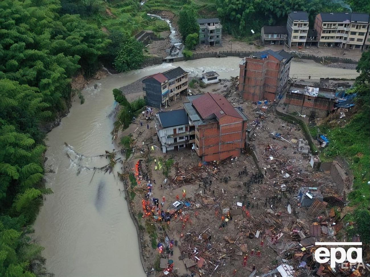 Поисково-спасательные работы продолжаются