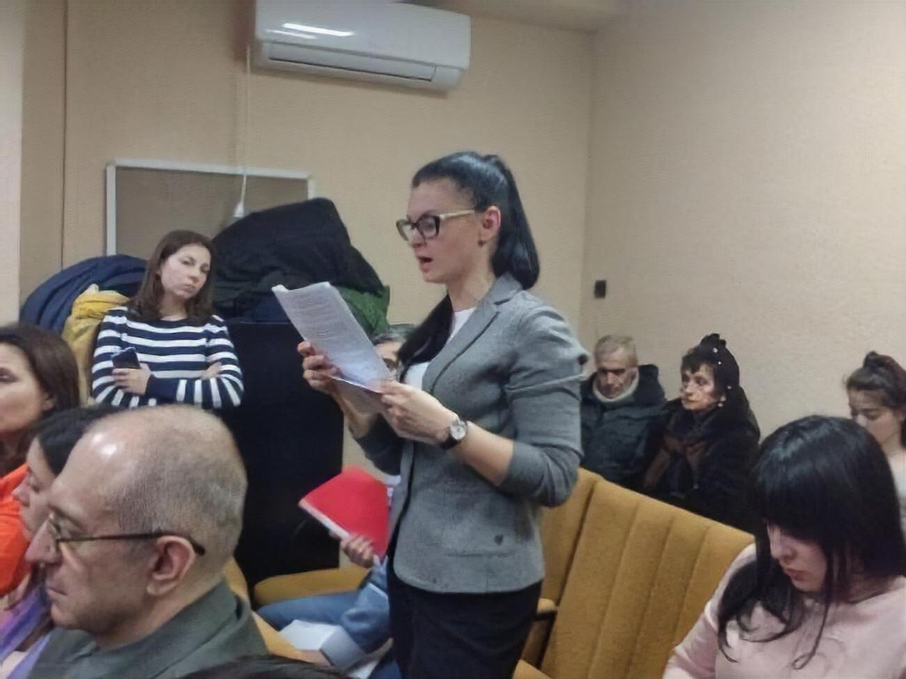 Матвєєва (в центрі) до кінця цього тижня має намір звернутися в поліцію