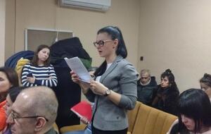 Матвєєва (в центрі) до кінця цього тижня має намір звернутися в поліцію