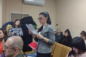 Матвеева (в центре) до конца этой недели намерена обратиться в полицию