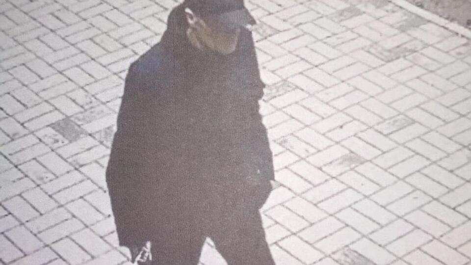 В июне Нацполиция опубликовала снимок с камеры наблюдения, снявшей предполагаемого убийцу Комарова