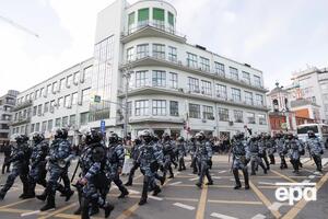 Baza пишет, что сами сотрудники МВД сообщили фамилию коллеги, избившего Сосновскую