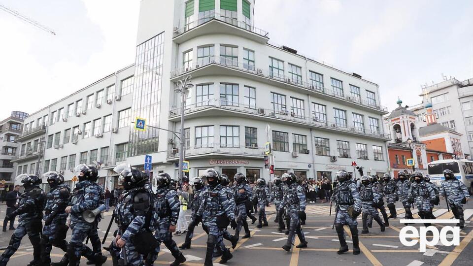 Baza пише, що самі співробітники МВС повідомили прізвище колеги, який побив Сосновську
