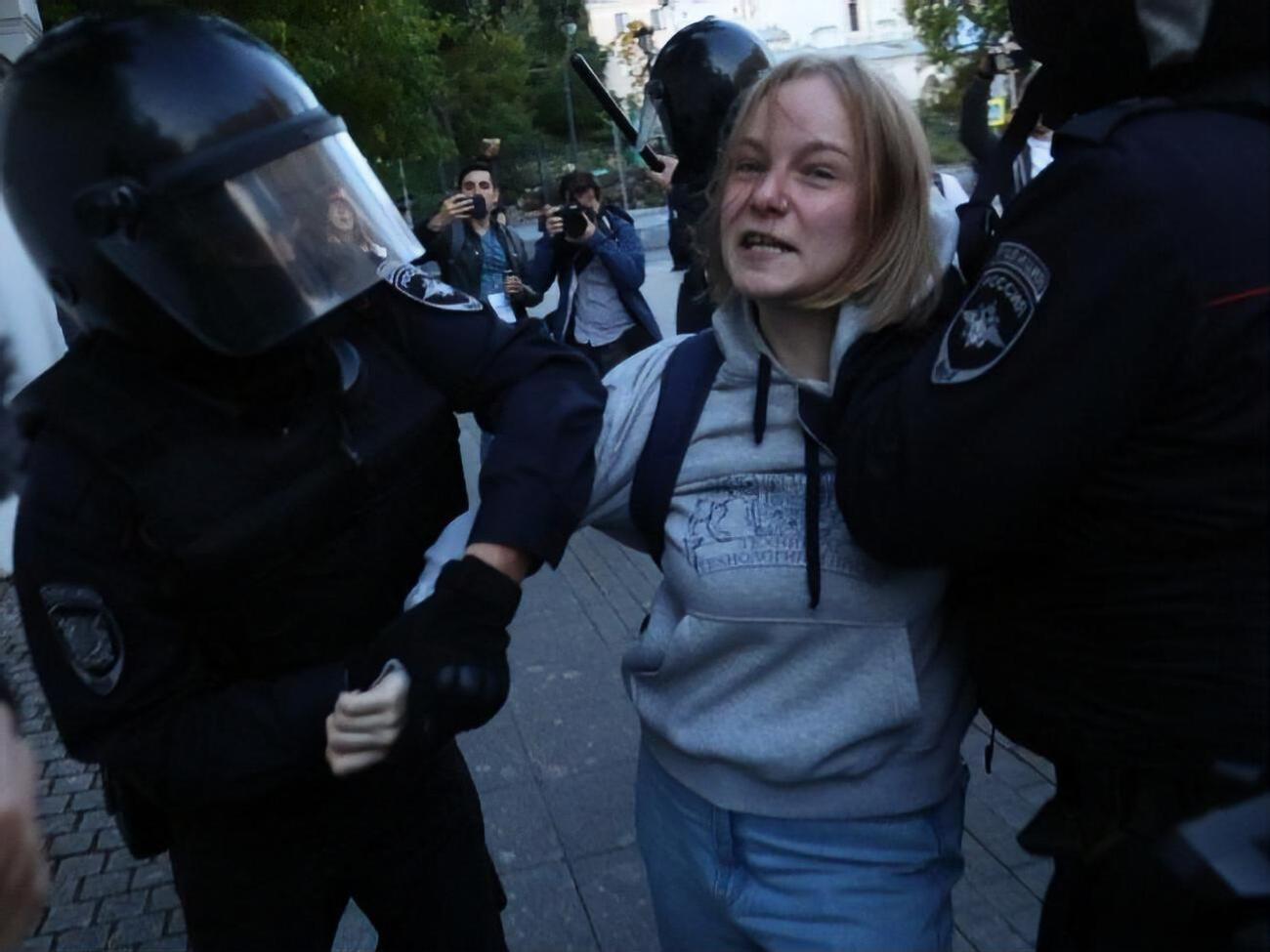 10 августа в СМИ распространили видео задержания Сосновской