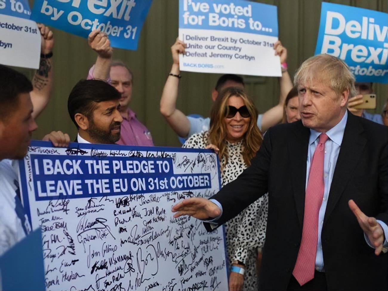 Большинство британцев поддерживают намерение Джонсона (на фото) завершить выход страны из Евросоюза "любой ценой"