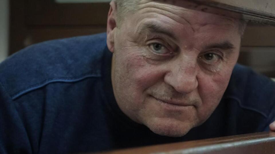 Дочь Бекирова Элеонора сообщила, что в "срочном порядке" передала отцу обезболивающие препараты