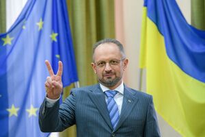 Безсмертный заявил, что из переговорной группы в Минске его уволили из-за позиции, которая не совпадала с мнением команды Зеленского