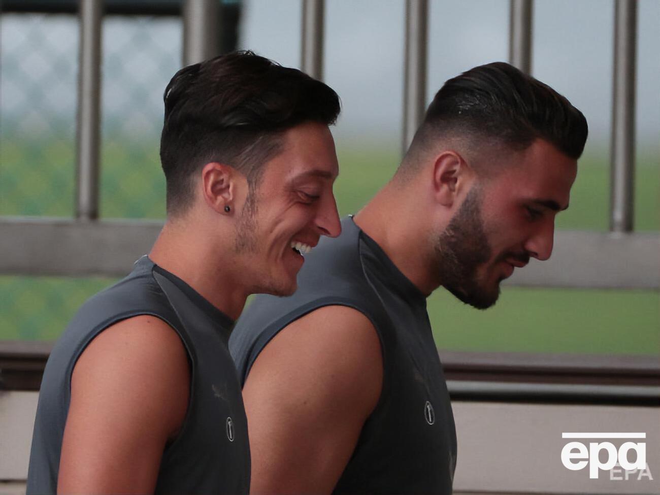 Озил (на фото слева) и Колашинац пропустили матч с "Ньюкаслом"