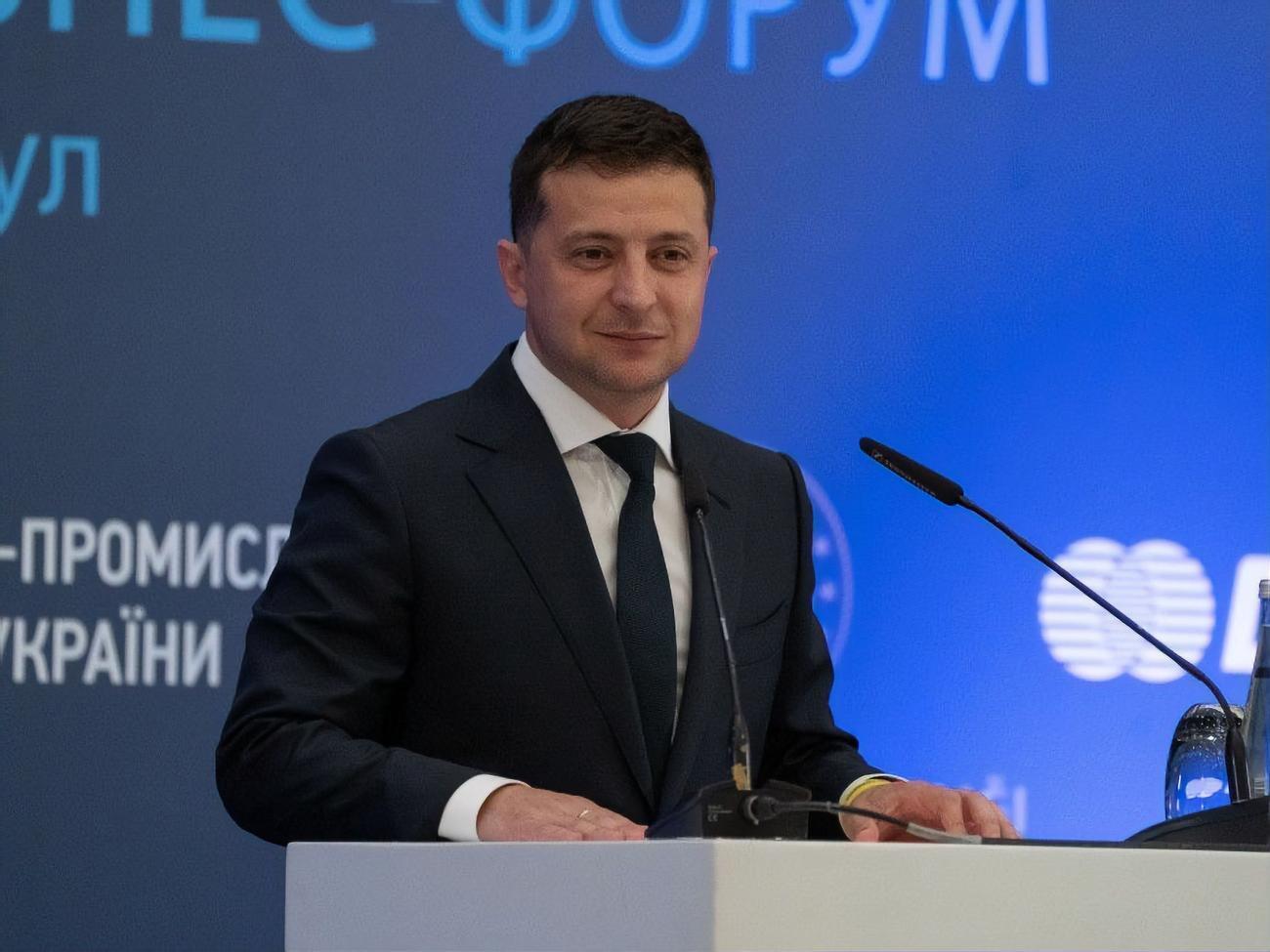 Зеленский (на фото) подписал указы по Литвиненко 13 августа