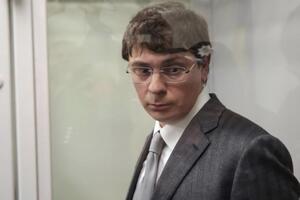 Крючков обязан сдать загранпаспорт и удерживаться от общения с другими фигурантами дела до 29 августа