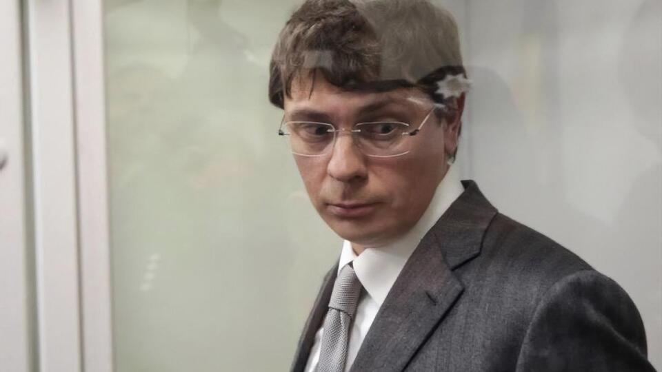 Крючков обязан сдать загранпаспорт и удерживаться от общения с другими фигурантами дела до 29 августа