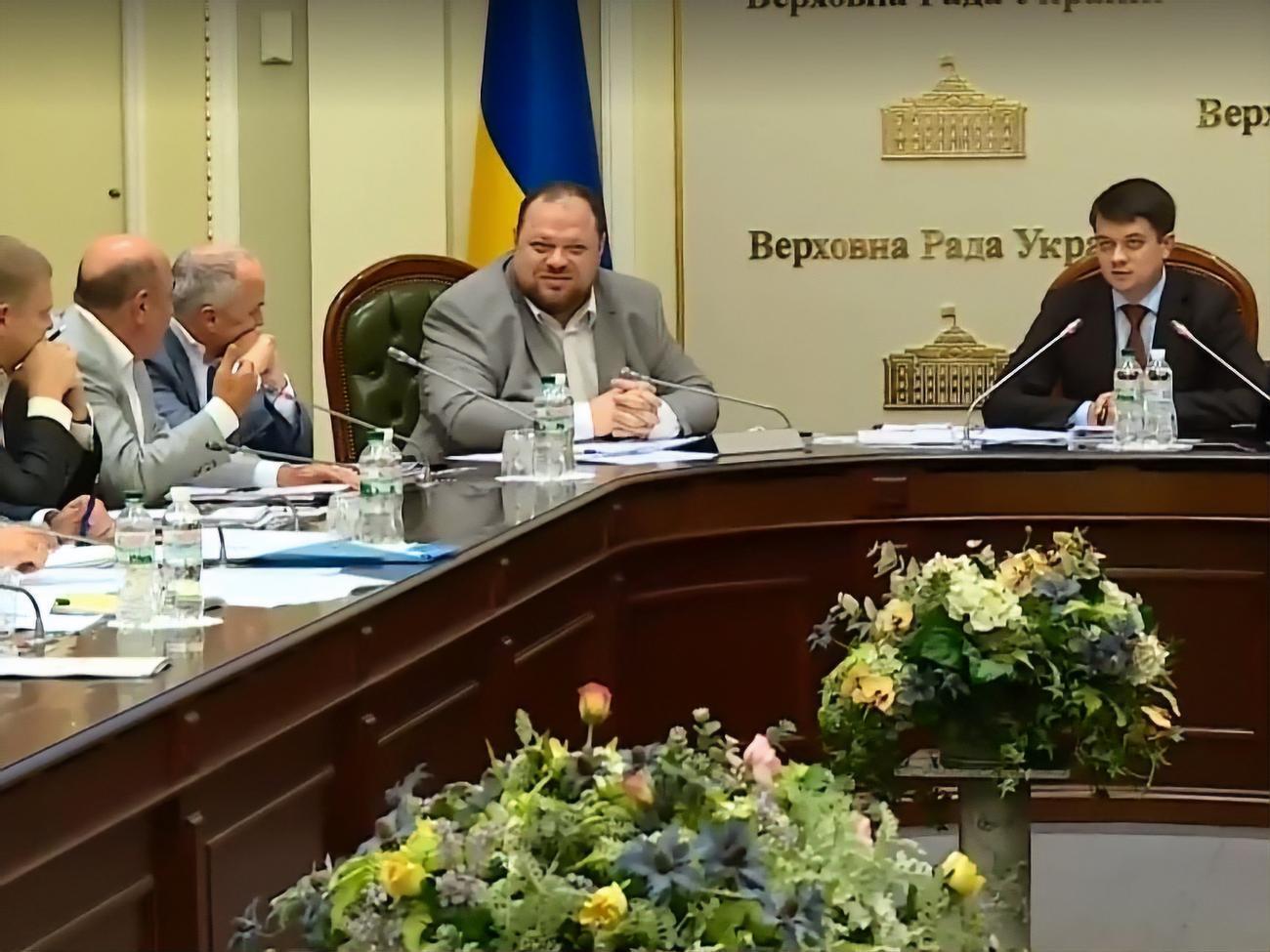 Рабінович проігнорував заклик Разумкова виступати українською