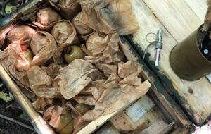 Схрон был обустроен в лесополосе в нескольких десятках метров от забора воинской части, сообщили в СБУ