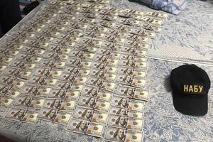 Представник фірми передавав $480 тис.