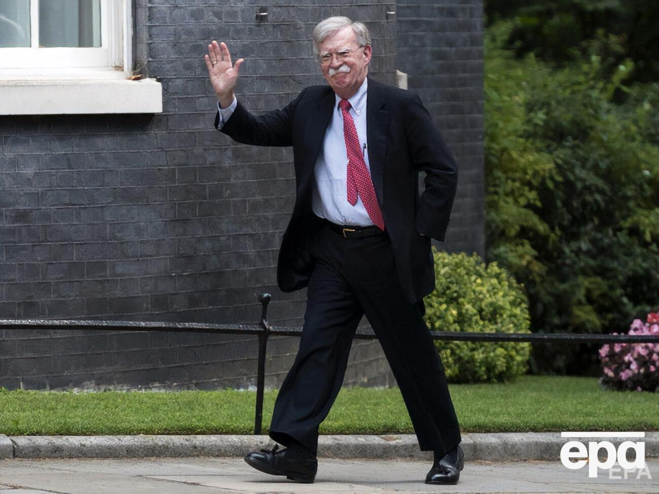 Болтон: Росія досі витрачає достатньо на оборону