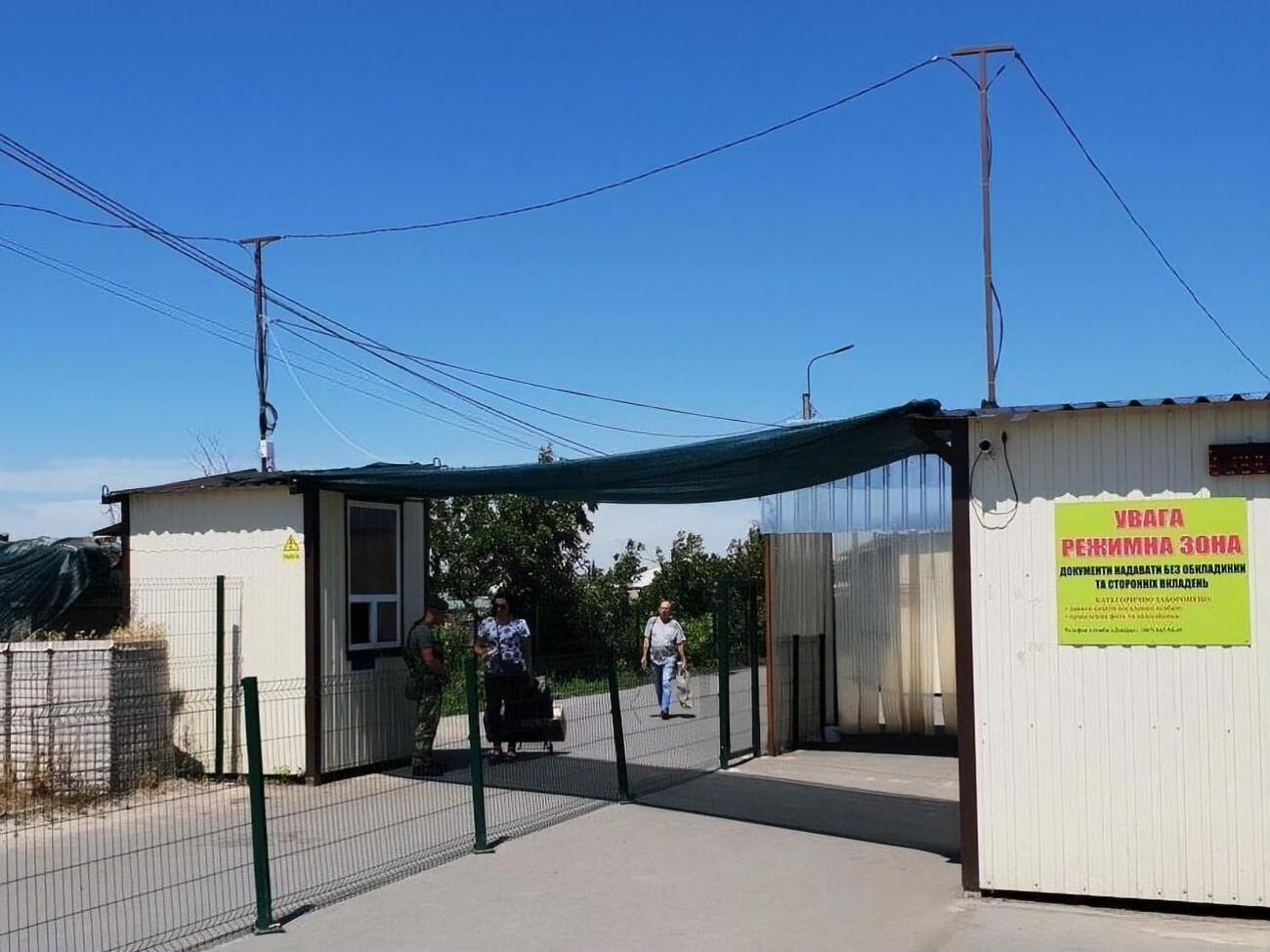 Співробітники Держприкордонслужби оформили гуманітарний вантаж, який попрямував на окупований Донбас