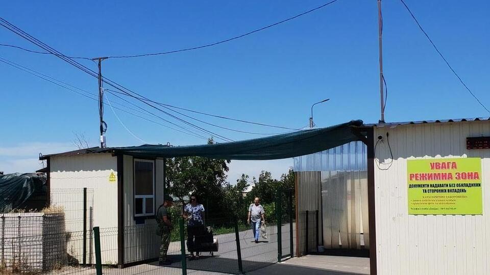 Сотрудники Госпогранслужбы Украины оформили гуманитарный груз, проследовавший на оккупированный Донбасс