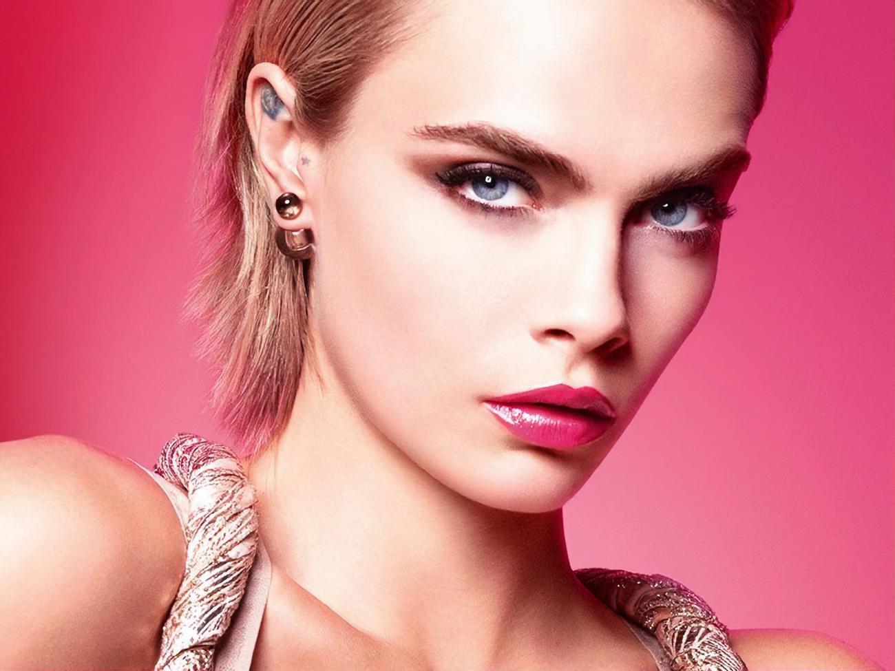 Делевинь позировала для снимка в стиле ню