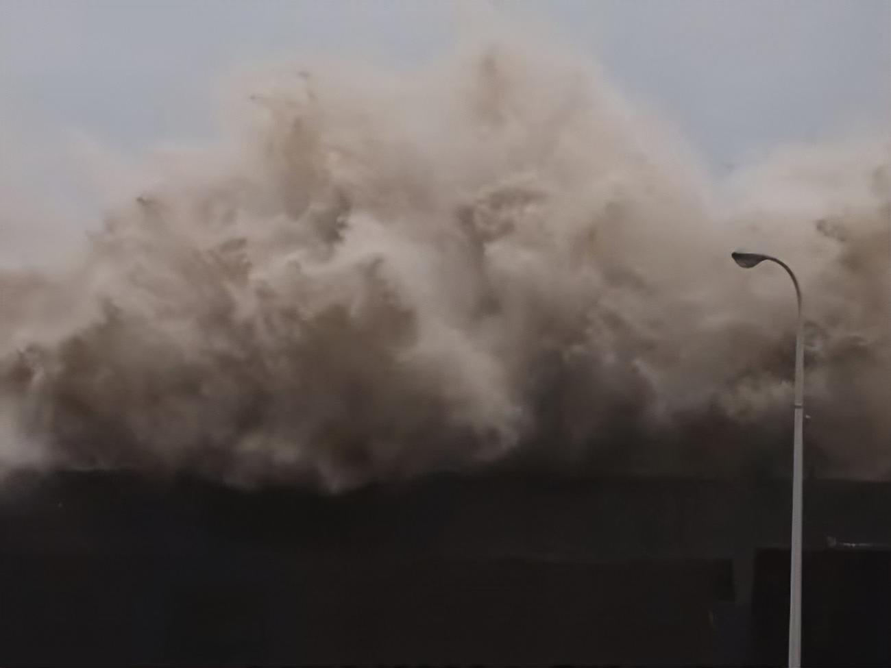 Тайфун пришел на запад страны