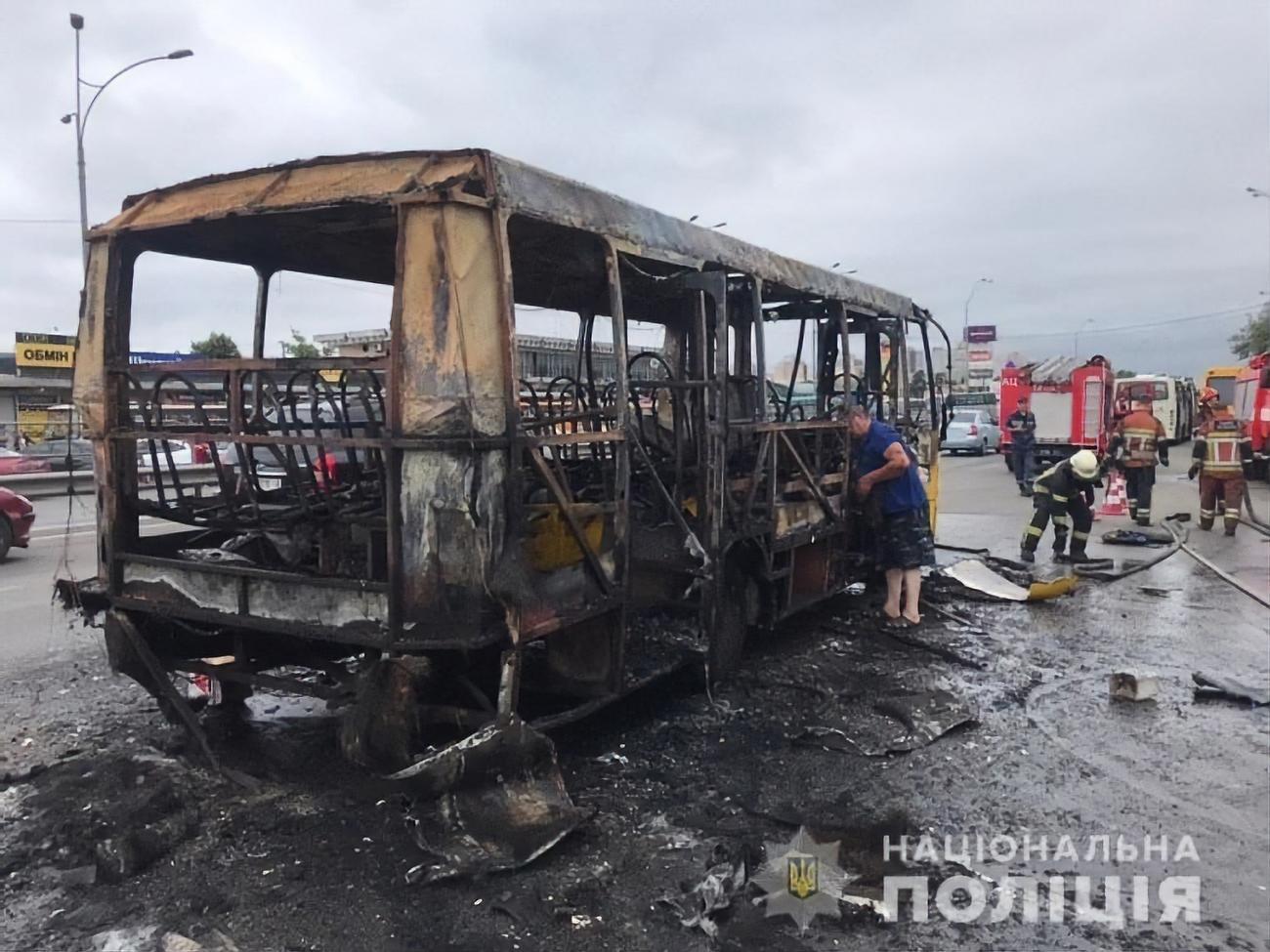 Маршрутка выгорела полностью