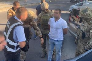 Поліцейського затримали недалеко від місця його роботи