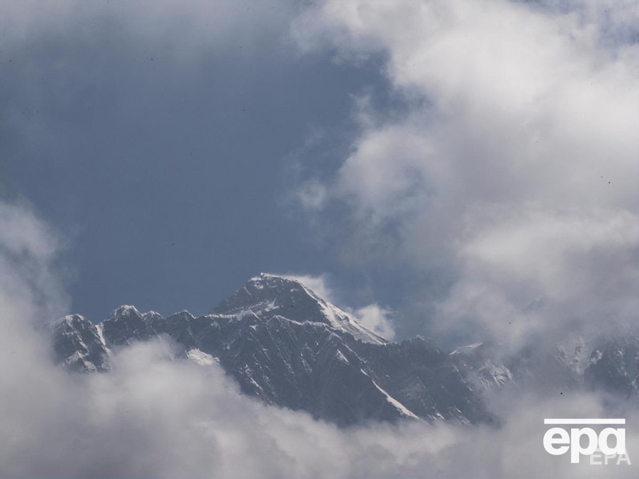 Высота Эвереста составляет 8848 метров