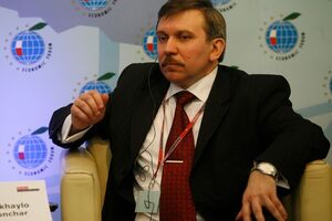 Через неделю Франция будет принимать очередной саммит G7. Вероятно, Макрону не терпится стать провайдером возвращения России в "семерку"