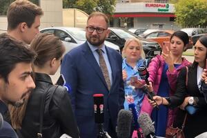 Полозов сообщил, что сегодня суд в Москве оставил под арестом шестерых украинских моряков