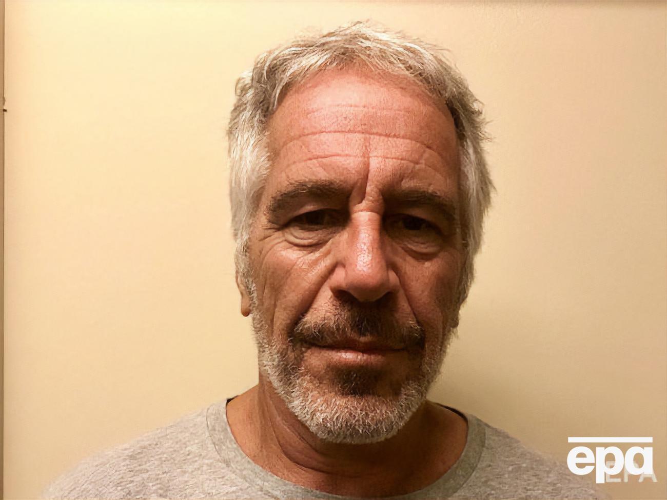 Результаты вскрытия тела Эпштейна показали, что у него была сломана шея в нескольких местах