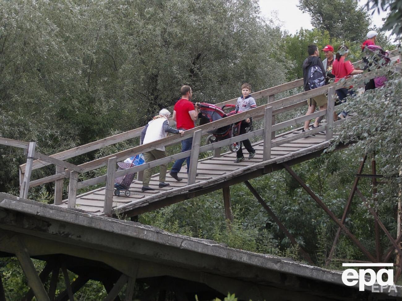 Поки що у Станиці Луганській використовують тимчасовий дерев'яний міст