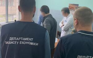 Сотрудники полиции изъяли документацию в ряде кабинетов института рака в Киеве