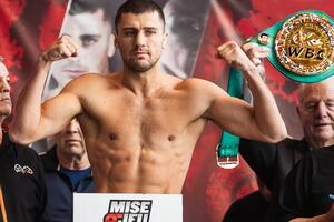 Гвоздик является чемпионом мира по версии WBC