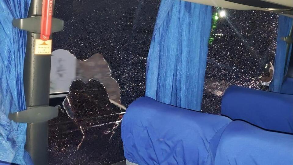Столкновения были вызваны нападением на автобус с футболистами