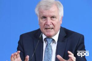 Зеехофер предупредил, что статус беженца может быть отозван