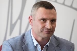 Кличко: В тендере прописано, что у трамваев должен быть на 100% низкий пол, чтобы не лезть, как в старых трамваях