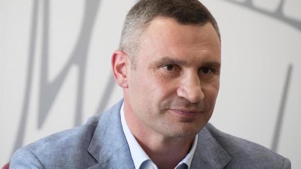Кличко: В тендері прописано, що у трамваїв повинна бути на 100% низька підлога, щоб не забиратися, як у старих трамваях