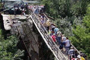 Тристороння контактна група з урегулювання ситуації на Донбасі 17 липня домовилася про демонтаж фортифікацій біля мосту у Станиці Луганській