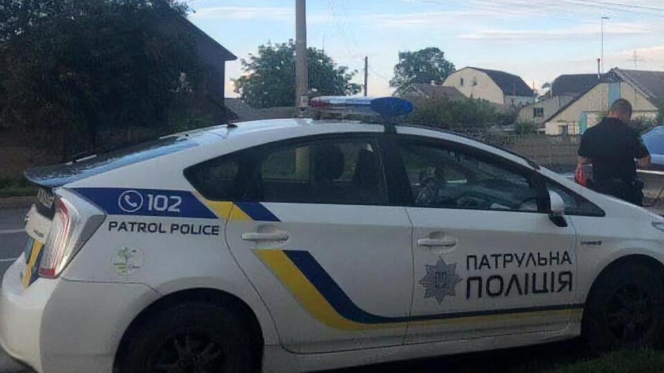 Дружина водія, яка прибула на місце події, повідомила, що в її чоловіка були хронічні хвороби серця