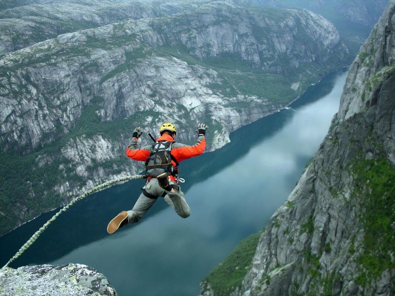 На данный момент работа экстремального аттракциона временно прекращена