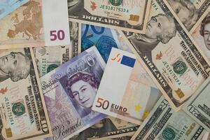 НБУ встановив курс валют на 2 серпня