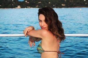 Куриленко: Проводить эти дни в бассейне. Небеса!