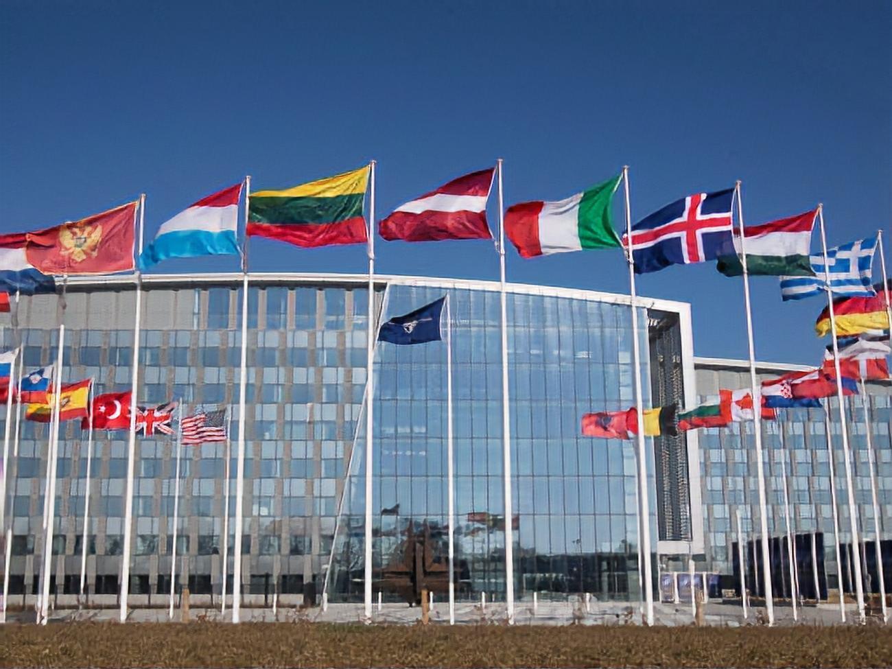 У НАТО заявили, що продовжуватимуть прагнути до конструктивних відносин із Росією