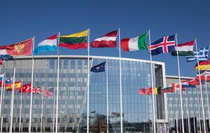 У НАТО заявили, що продовжуватимуть прагнути до конструктивних відносин із Росією