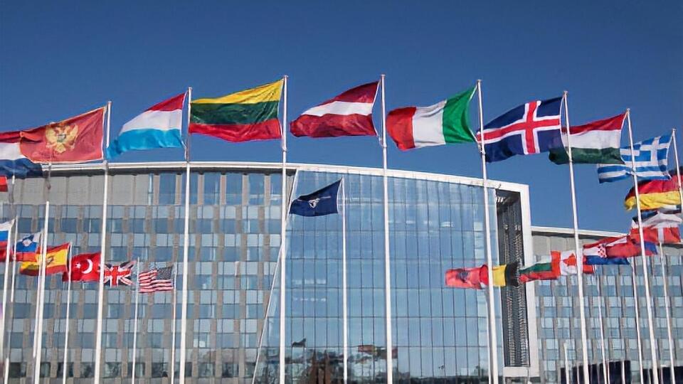 У НАТО заявили, що продовжуватимуть прагнути до конструктивних відносин із Росією