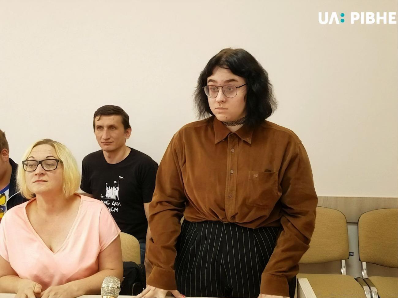 Коцюруба (справа) признана невиновной