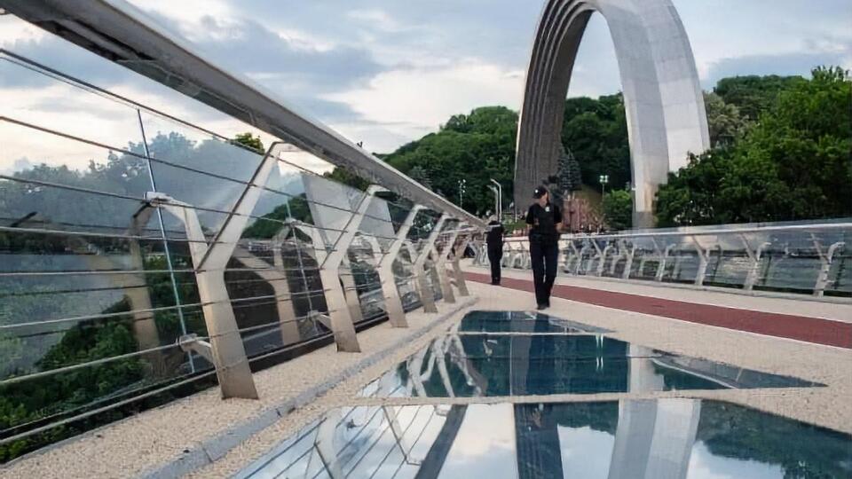 Мост открыли в мае